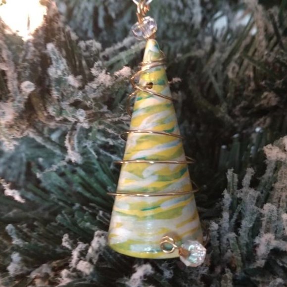 Hand Crafted Single Yellow Christmas Tree Ornament With Beads & Gold Tone Wire - Picture 10 of 16